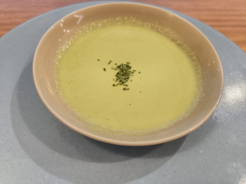 素材の旨みが凝縮されたワンちゃん専用の特製ポタージュスープ