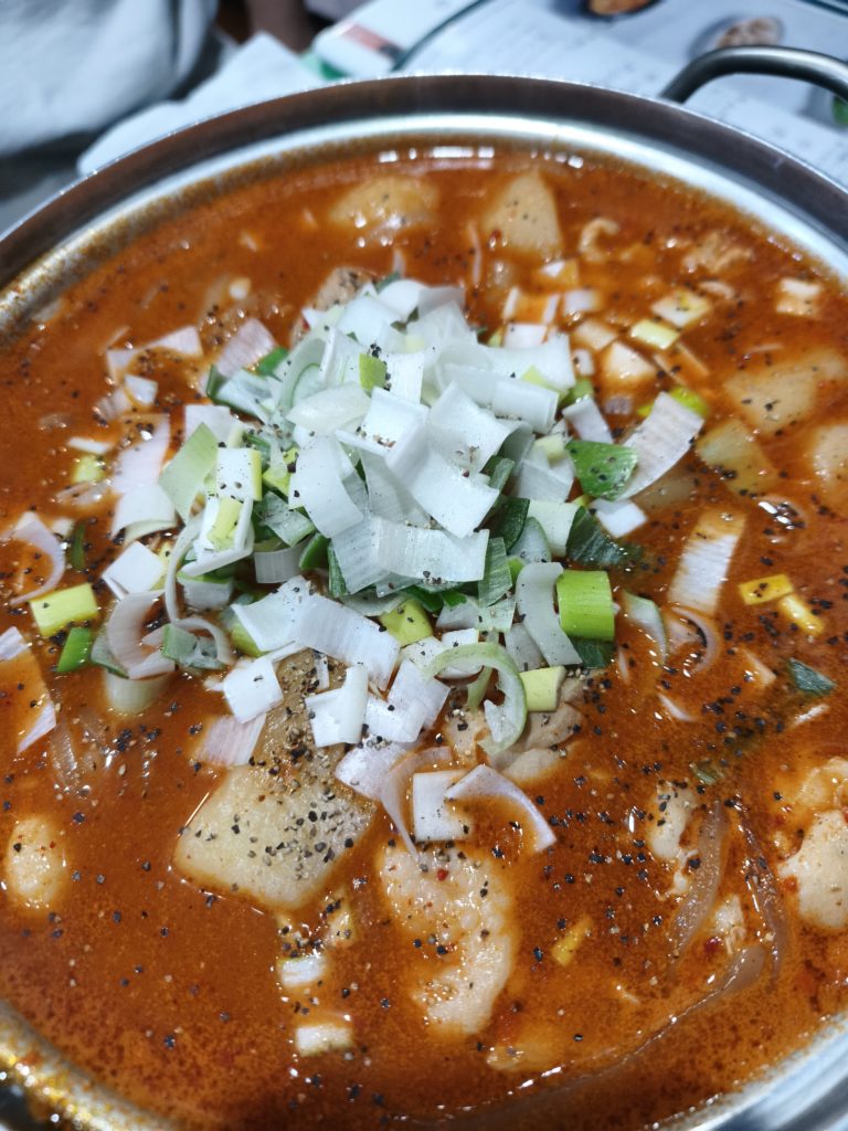 麻布十番のシモン茂のタッカルクッスの赤