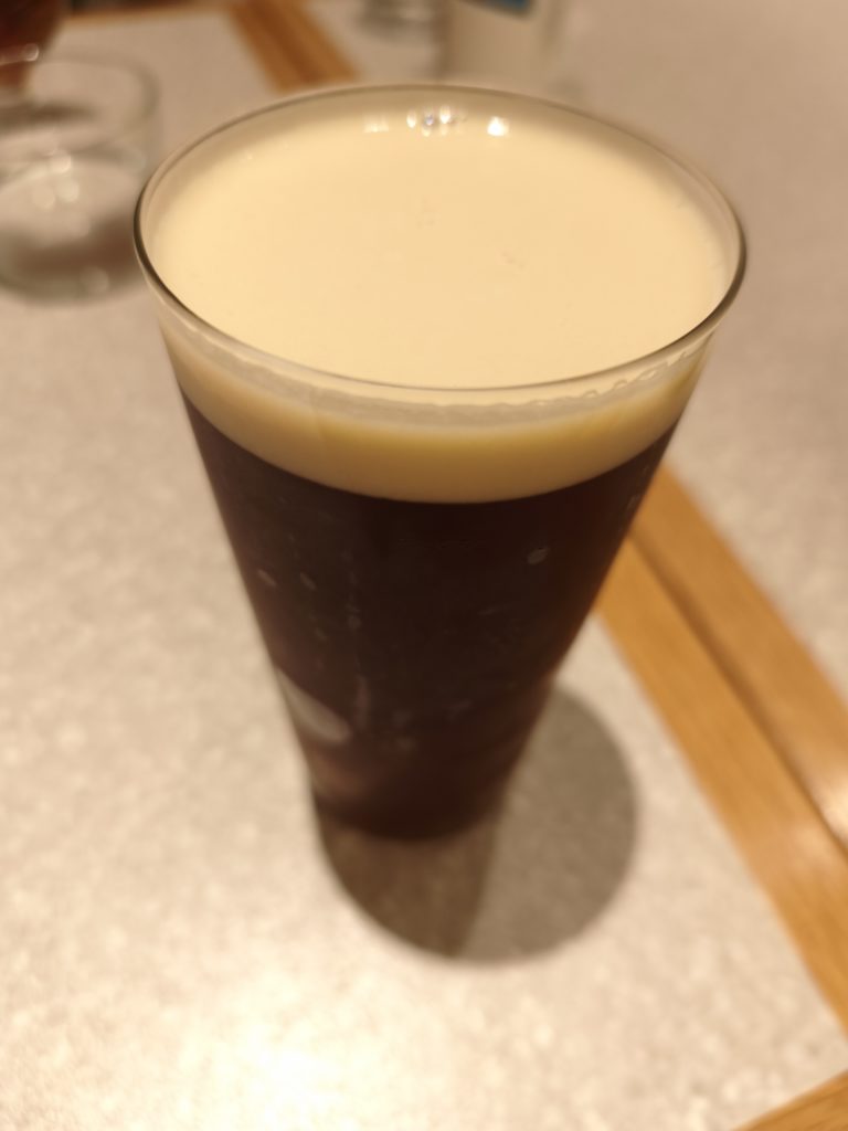 東麻布のgift tokyoでビール