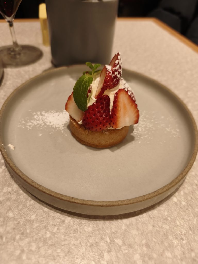 東麻布のgift tokyoのスイーツ