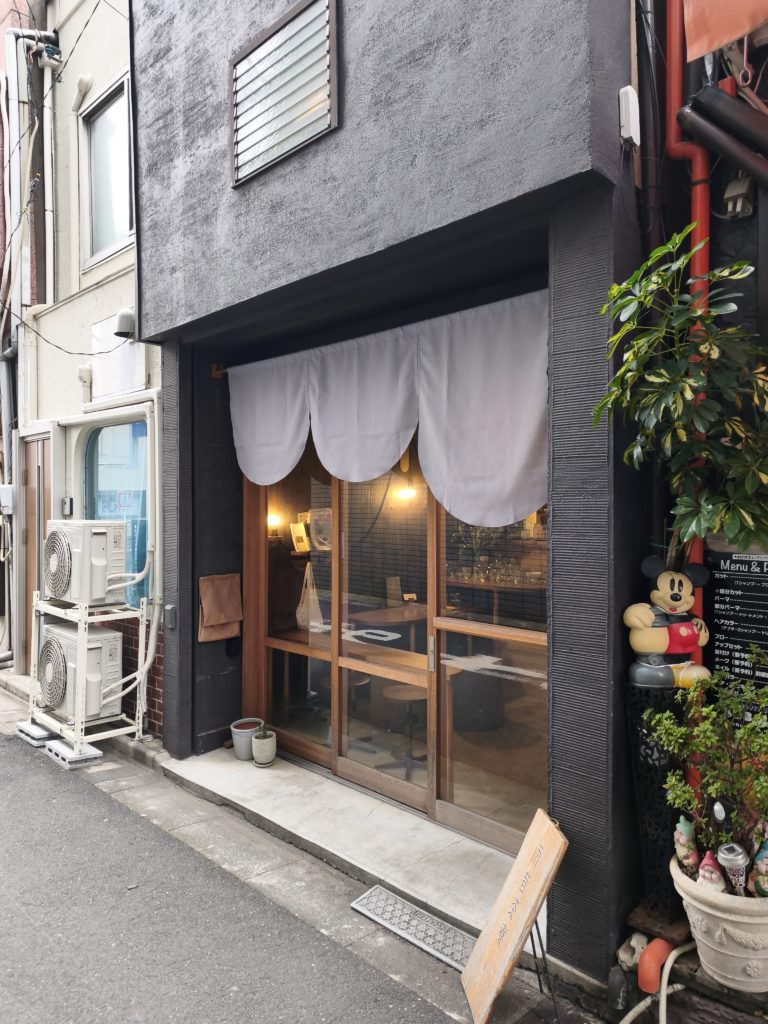 千駄木の雨音茶寮の外観